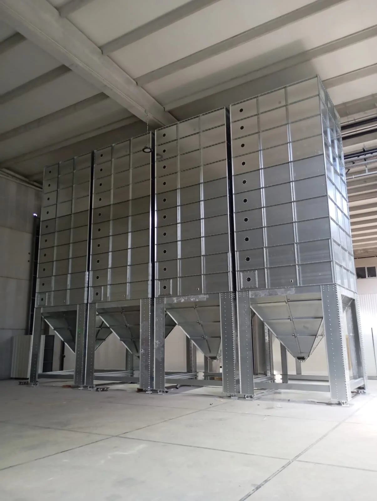 Loadcell ayaklı T-MAX modüler silo grubu